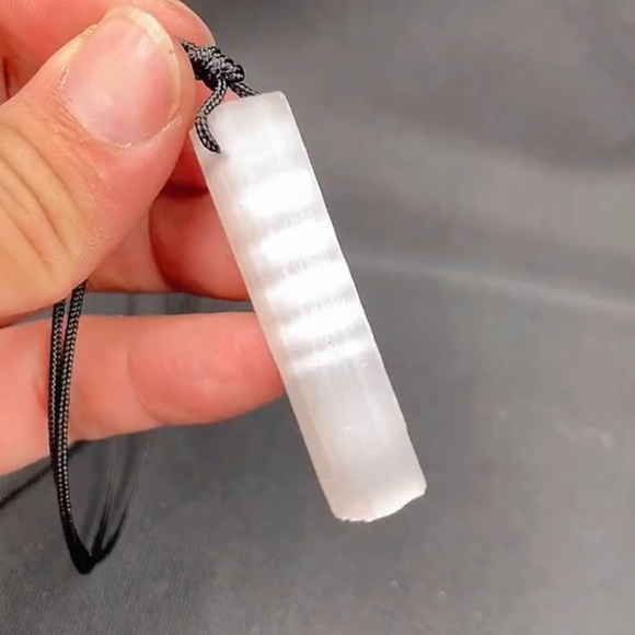Simple Selenite necklace - Picture 2 of 8